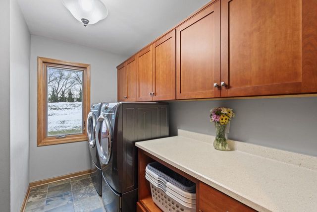 W140N5331 St. Andrews CIRCLE, Menomonee Falls, WI 53051