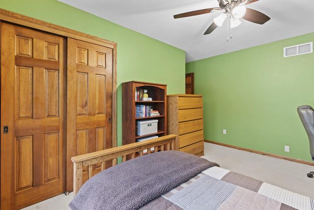 W140N5331 St. Andrews CIRCLE, Menomonee Falls, WI 53051