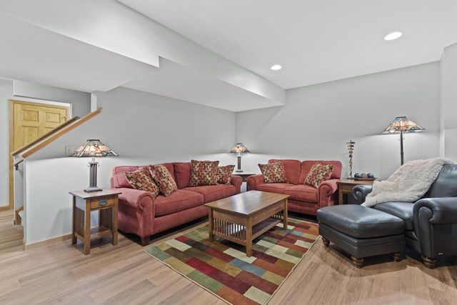 W140N5331 St. Andrews CIRCLE, Menomonee Falls, WI 53051