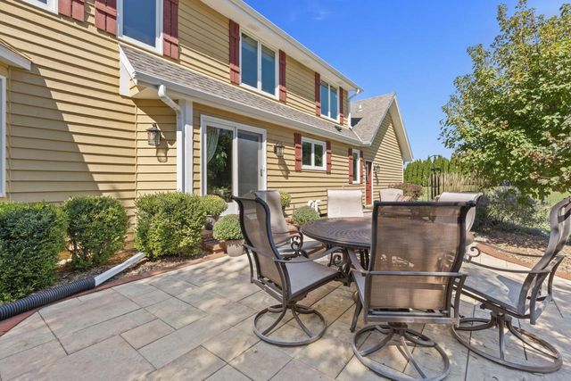 W140N5331 St. Andrews CIRCLE, Menomonee Falls, WI 53051