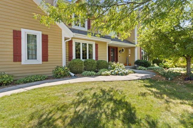 W140N5331 St. Andrews CIRCLE, Menomonee Falls, WI 53051