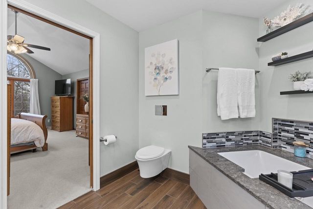 W140N5331 St. Andrews CIRCLE, Menomonee Falls, WI 53051