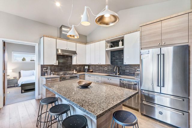 19110 Gateway Loop, Bend, OR 97702