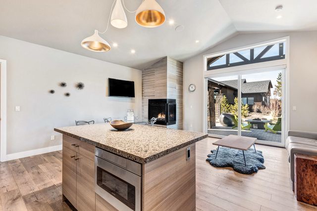 19110 Gateway Loop, Bend, OR 97702