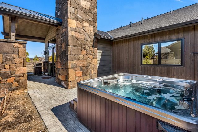 19110 Gateway Loop, Bend, OR 97702