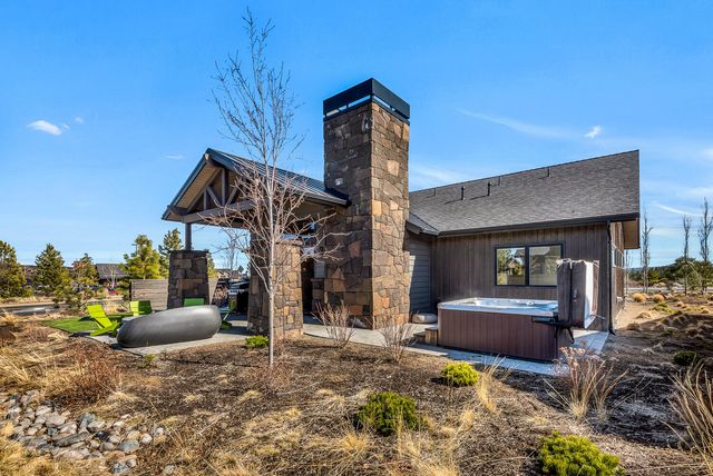 19110 Gateway Loop, Bend, OR 97702