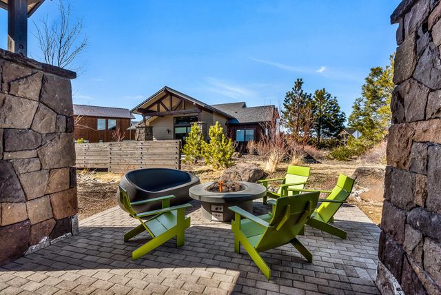 19110 Gateway Loop, Bend, OR 97702