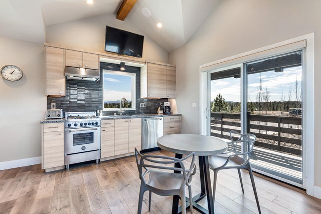 19110 Gateway Loop, Bend, OR 97702