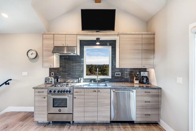 19110 Gateway Loop, Bend, OR 97702