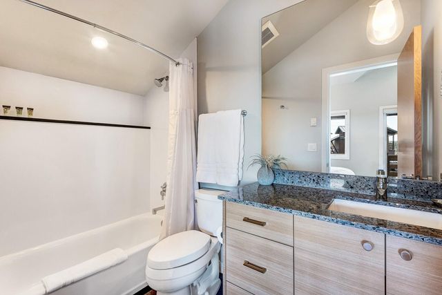 19110 Gateway Loop, Bend, OR 97702