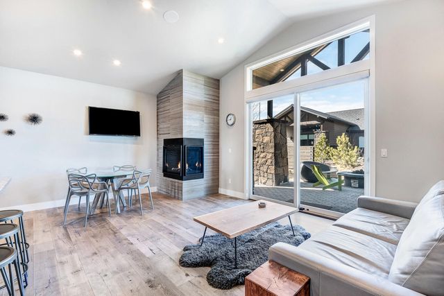 19110 Gateway Loop, Bend, OR 97702