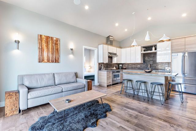 19110 Gateway Loop, Bend, OR 97702