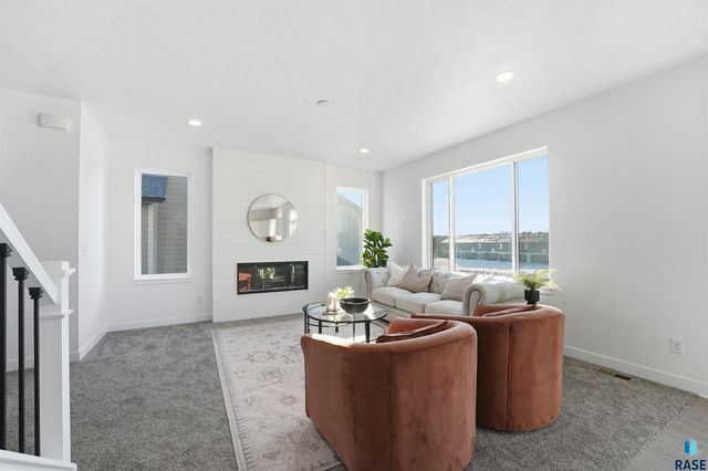 325 S Willow Spring Dr Drive, Sioux Falls, SD 57110