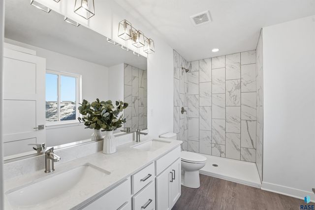 325 S Willow Spring Dr Drive, Sioux Falls, SD 57110