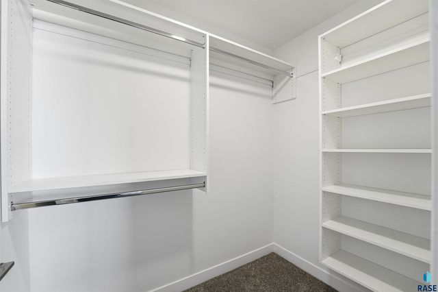 325 S Willow Spring Dr Drive, Sioux Falls, SD 57110