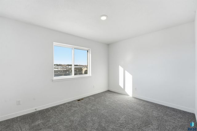 325 S Willow Spring Dr Drive, Sioux Falls, SD 57110