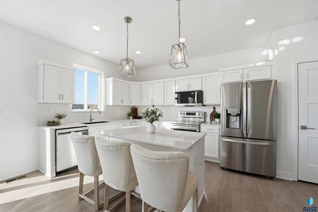 325 S Willow Spring Dr Drive, Sioux Falls, SD 57110