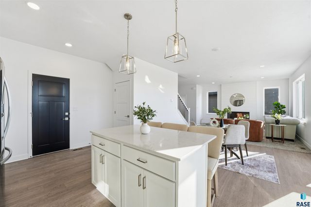 325 S Willow Spring Dr Drive, Sioux Falls, SD 57110