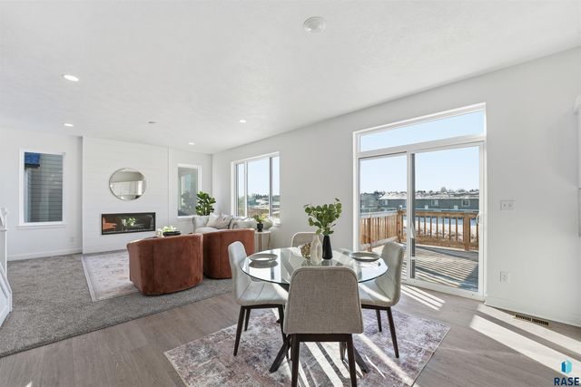 325 S Willow Spring Dr Drive, Sioux Falls, SD 57110