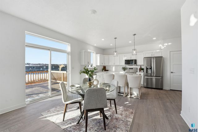 325 S Willow Spring Dr Drive, Sioux Falls, SD 57110