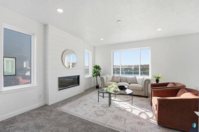 325 S Willow Spring Dr Drive, Sioux Falls, SD 57110