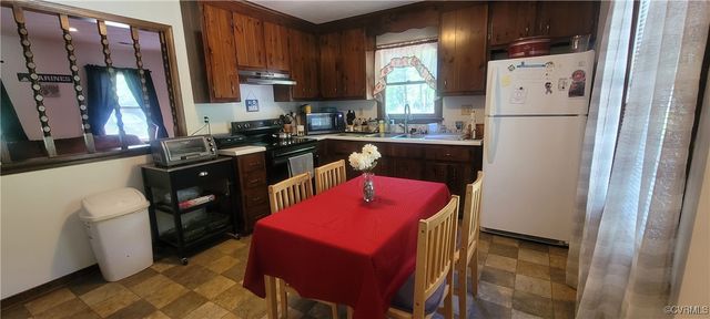 21 Old Memorial Dr, Sandston, VA 23150