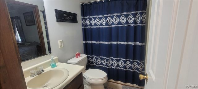 21 Old Memorial Dr, Sandston, VA 23150