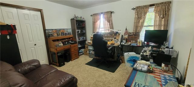 21 Old Memorial Dr, Sandston, VA 23150