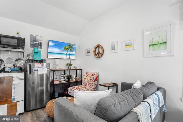 214 E JUNIPER AVE, Wildwood, NJ 08260