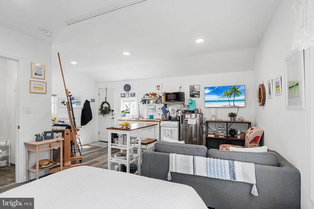 214 E JUNIPER AVE, Wildwood, NJ 08260