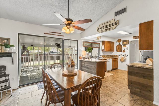 3906 Castlehill Court, Arlington, TX 76016