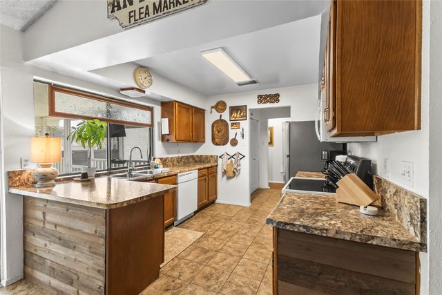 3906 Castlehill Court, Arlington, TX 76016