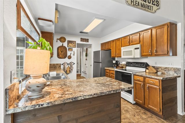 3906 Castlehill Court, Arlington, TX 76016