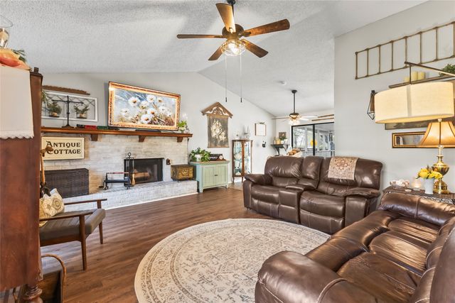 3906 Castlehill Court, Arlington, TX 76016