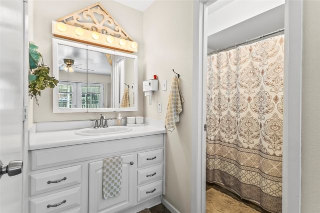 3906 Castlehill Court, Arlington, TX 76016