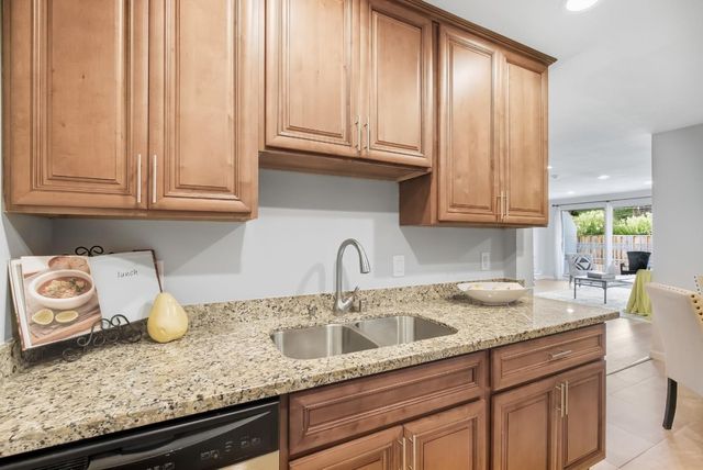 1945 Mount Vernon Court 5, Mountain View, CA 94040