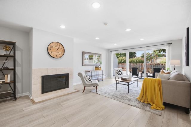 1945 Mount Vernon Court 5, Mountain View, CA 94040