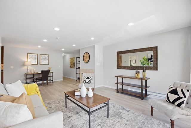 1945 Mount Vernon Court 5, Mountain View, CA 94040