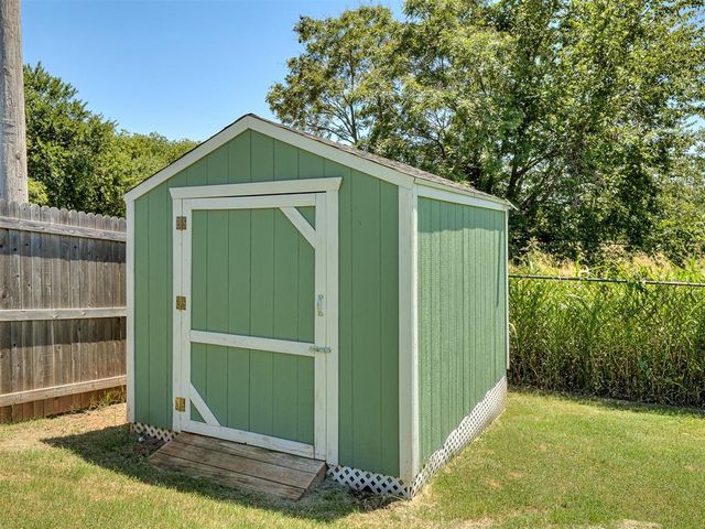 2916 SE 24th Street, Moore, OK 73160