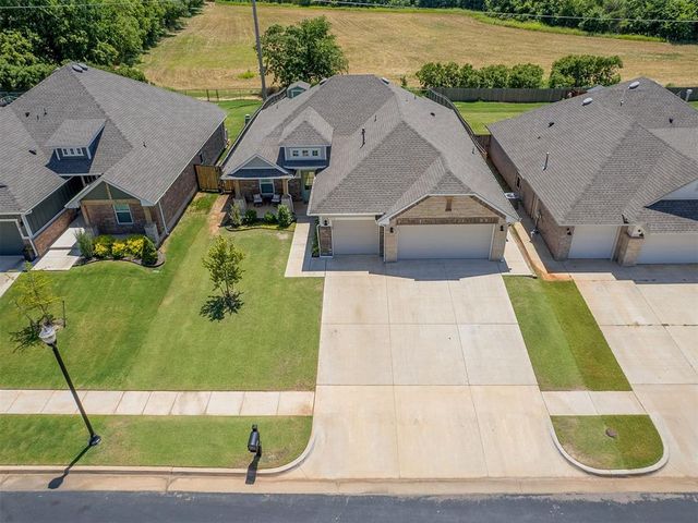 2916 SE 24th Street, Moore, OK 73160