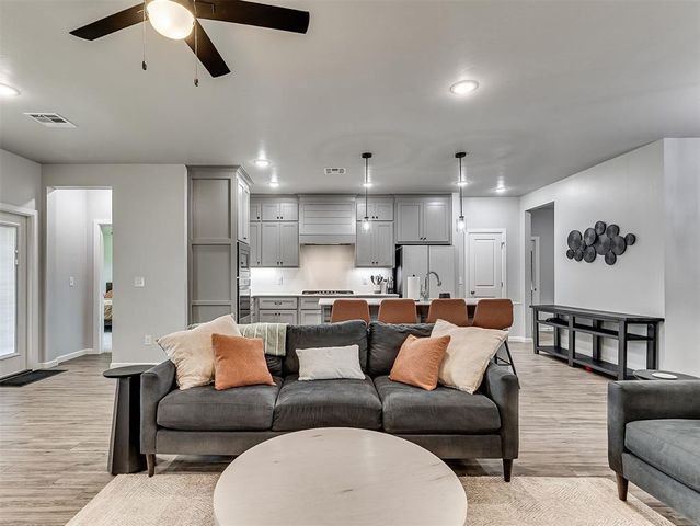 2916 SE 24th Street, Moore, OK 73160