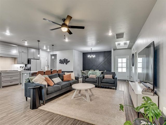 2916 SE 24th Street, Moore, OK 73160
