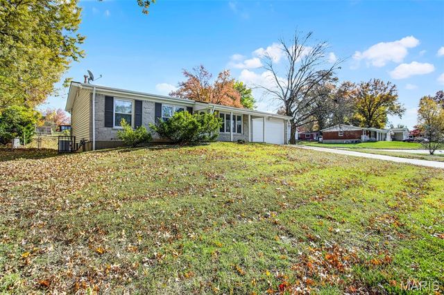 11426 Ortega Drive, Hazelwood, MO 63138