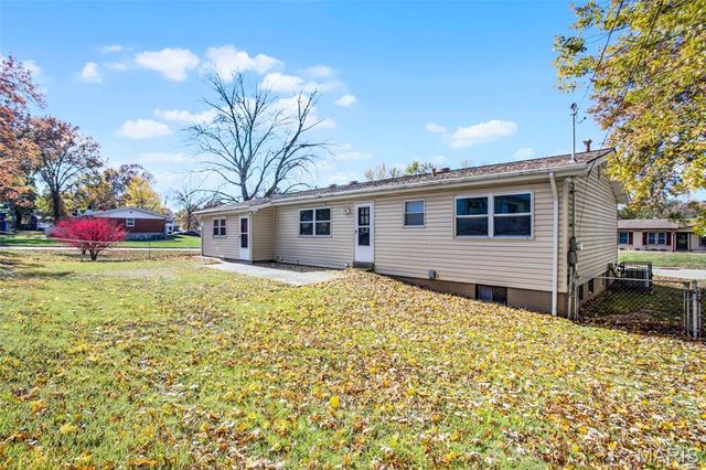 11426 Ortega Drive, Hazelwood, MO 63138