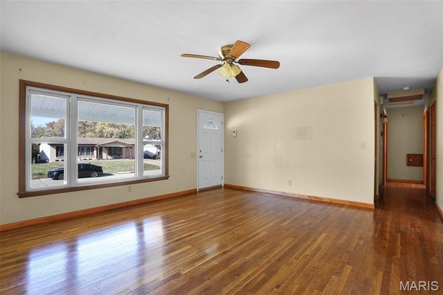 11426 Ortega Drive, Hazelwood, MO 63138