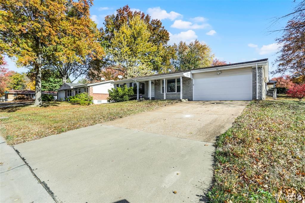 11426 Ortega Drive, Hazelwood, MO 63138