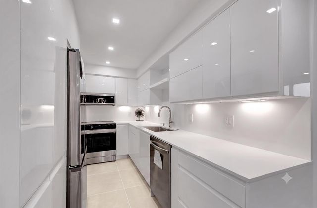 6797 Willow Wood Drive 6056, Boca Raton, FL 33434