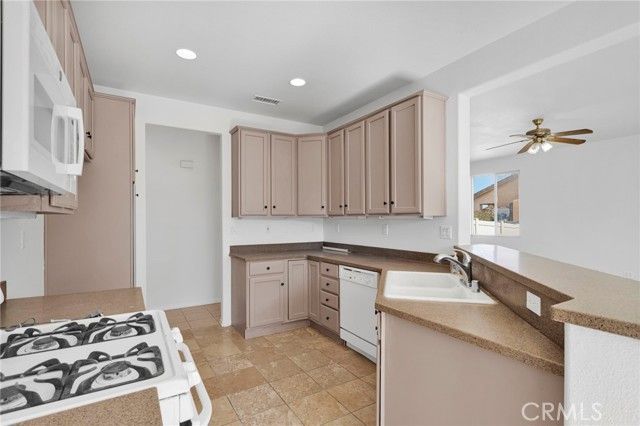 11843 Desert Glen, Adelanto, CA 92301