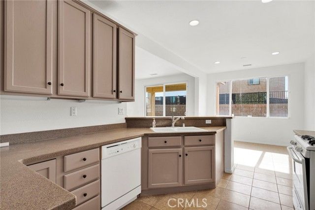 11843 Desert Glen, Adelanto, CA 92301