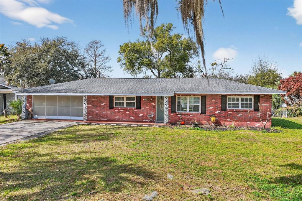 1219 OAK DR., Leesburg, FL 34748